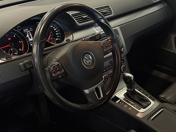 Volkswagen Passat 10 of 24