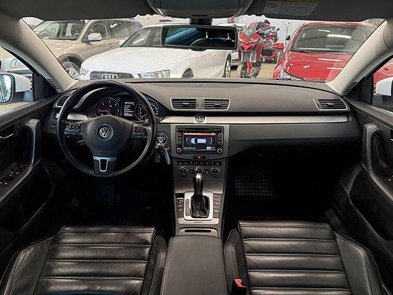 Volkswagen Passat 21 of 24