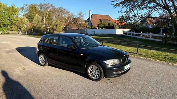 BMW 118d 2 of 5