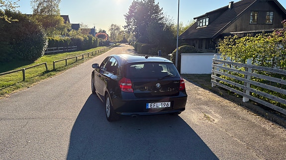 BMW 118d 4 of 5