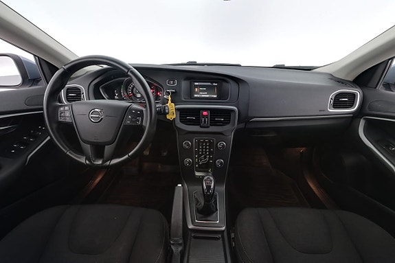 Volvo V40 12 of 30