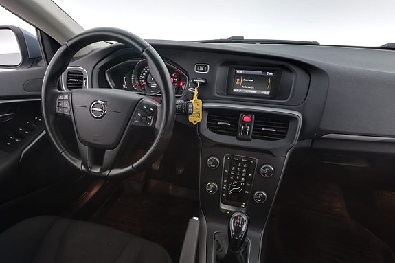 Volvo V40 13 of 30