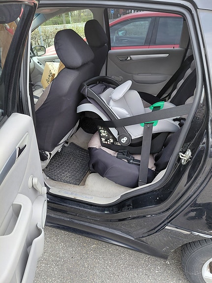 Mercedes-Benz B170 7 of 8