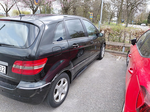 Mercedes-Benz B170 4 of 5