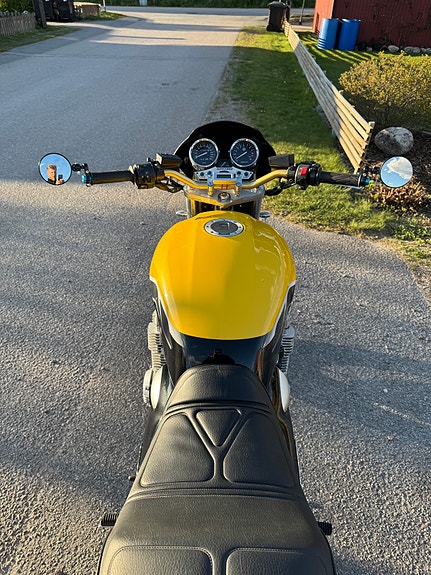 Yamaha XJR 1300 4 of 5