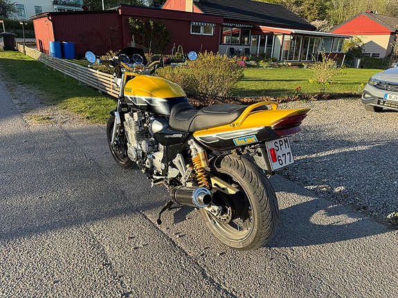 Yamaha XJR 1300 3 of 5