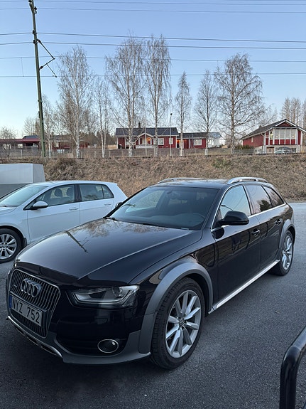 Audi A4 allroad 2 of 5