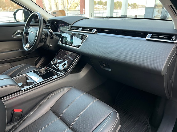 Land Rover Range Rover Velar 10 of 19