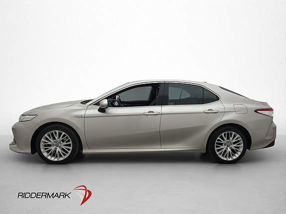 Toyota Camry 4 of 5