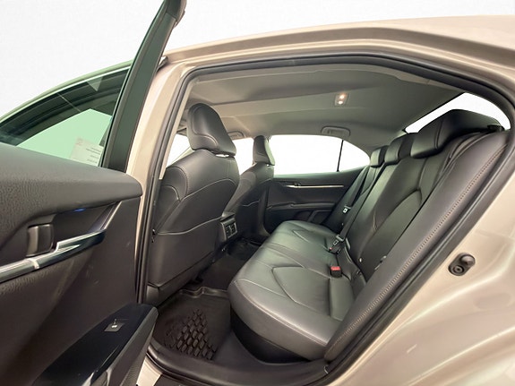 Toyota Camry 25 of 30