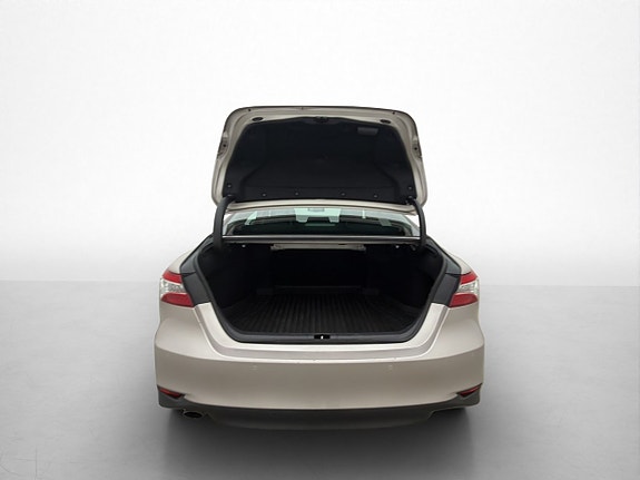 Toyota Camry 27 of 28
