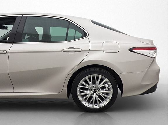 Toyota Camry 30 of 30