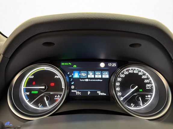 Toyota Camry 15 of 28