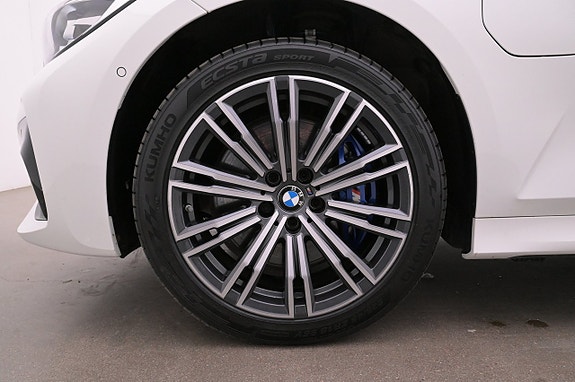 BMW 330e 27 of 27