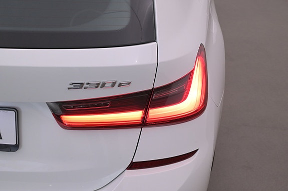 BMW 330e 25 of 27