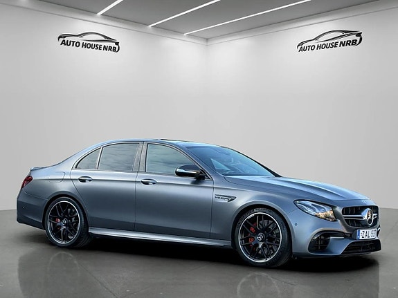 Mercedes-Benz E63 4 of 5