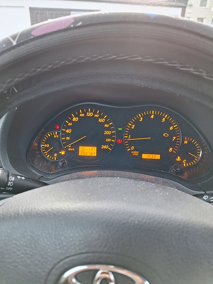 Toyota Avensis 2 of 5