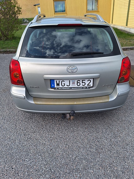 Toyota Avensis 4 of 5