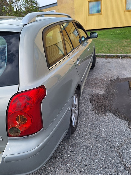 Toyota Avensis 3 of 5