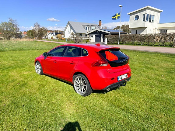 Volvo V40 2 of 6