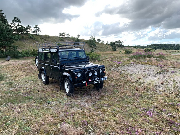 Land Rover Defender 110 3 of 5