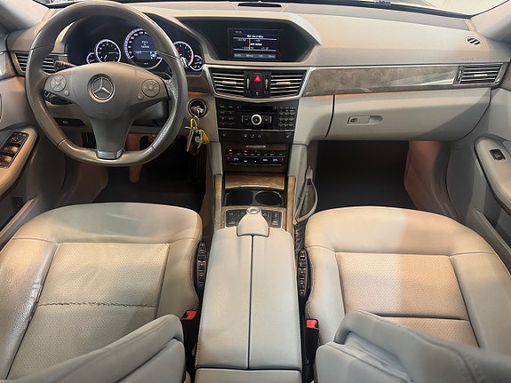 Mercedes-Benz E500 16 of 28