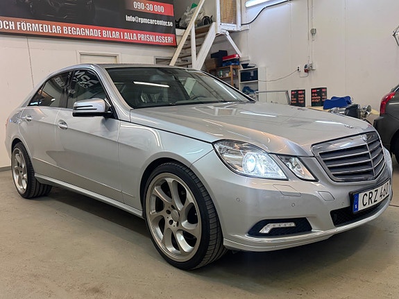 Mercedes-Benz E500 3 of 5
