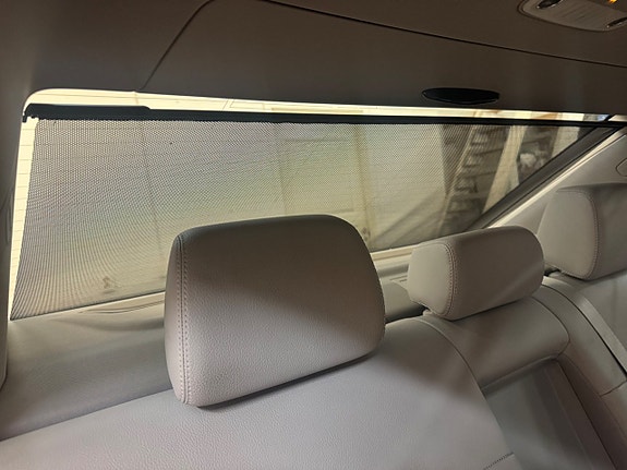 Mercedes-Benz E500 26 of 28