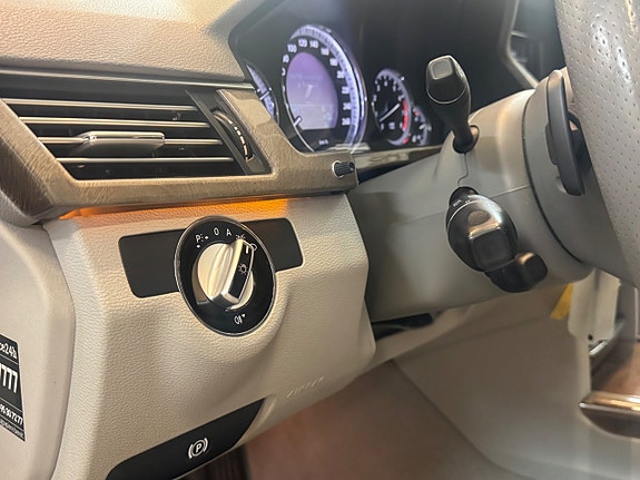 Mercedes-Benz E500 12 of 28