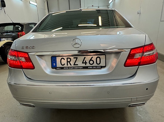 Mercedes-Benz E500 6 of 28