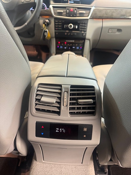 Mercedes-Benz E500 25 of 28