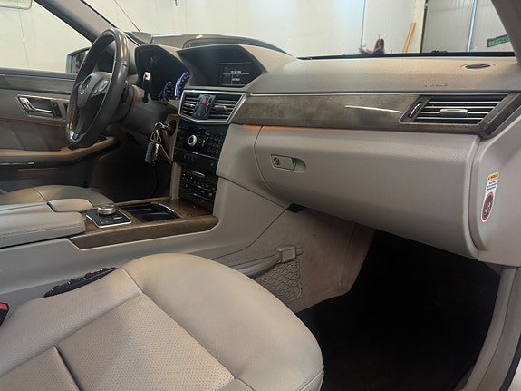 Mercedes-Benz E500 22 of 28