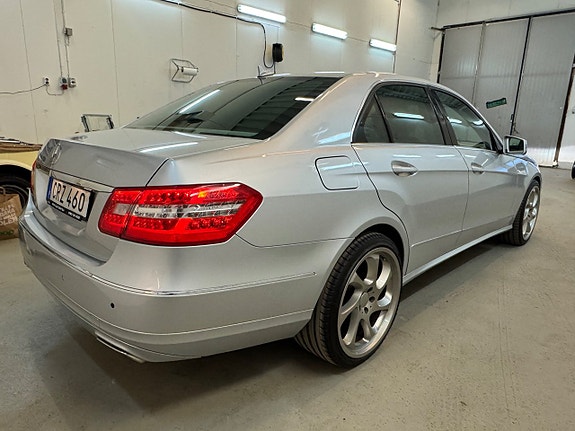 Mercedes-Benz E500 5 of 5