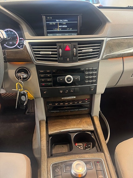 Mercedes-Benz E500 20 of 28