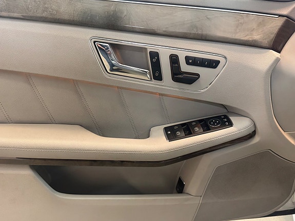 Mercedes-Benz E500 14 of 28