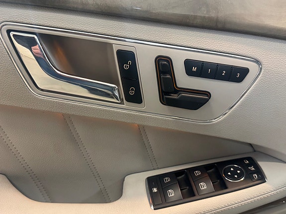 Mercedes-Benz E500 13 of 28