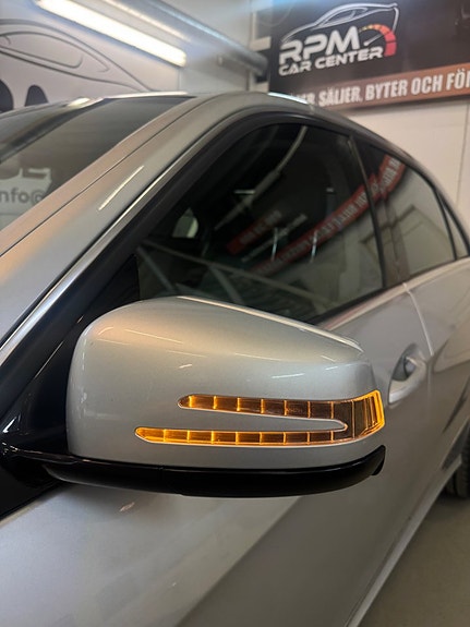 Mercedes-Benz E500 8 of 28