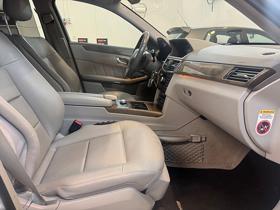 Mercedes-Benz E500 21 of 28