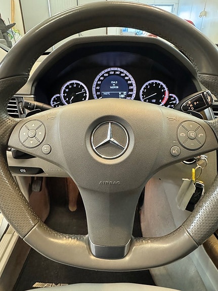 Mercedes-Benz E500 15 of 28
