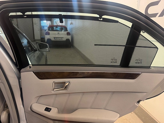 Mercedes-Benz E500 23 of 28