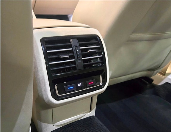 Volkswagen Passat 13 of 23