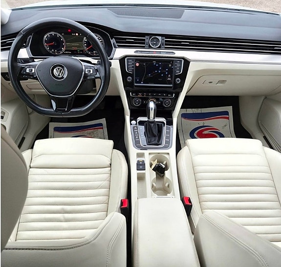 Volkswagen Passat 17 of 23