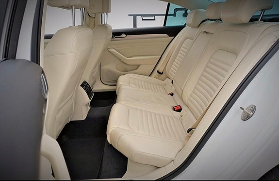 Volkswagen Passat 14 of 23