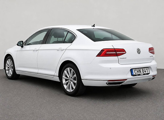 Volkswagen Passat 2 of 5