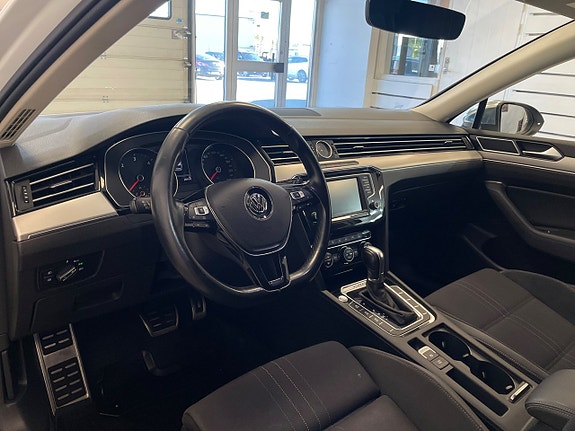 Volkswagen Passat Alltrack 2 of 5