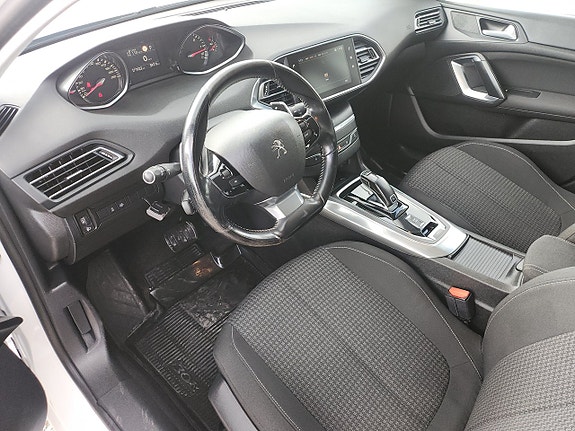 Peugeot 308 SW 4 of 5