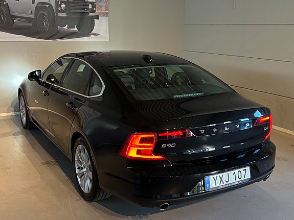 Volvo S90 16 of 19