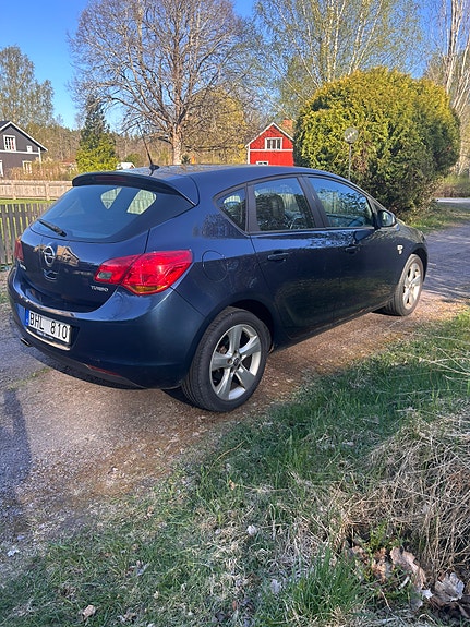 Opel Astra 2 of 4