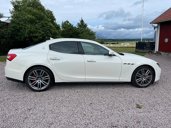 Maserati Ghibli 3 of 9