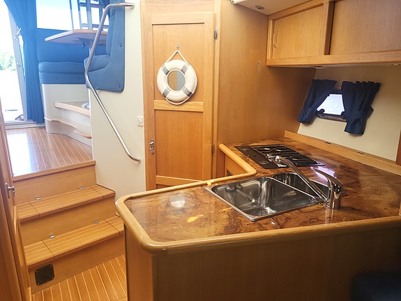 Forbina 10000 Flybridge 15 of 26